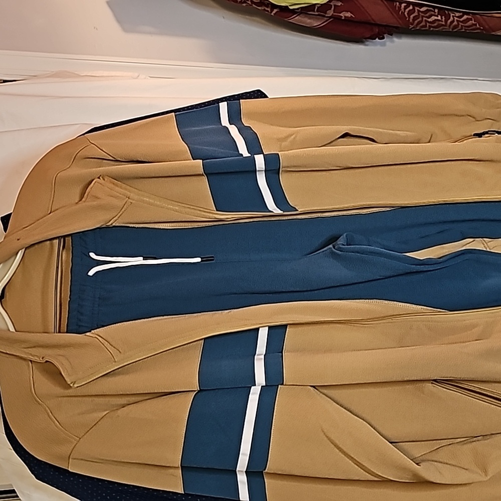 Mens struck jogging suit